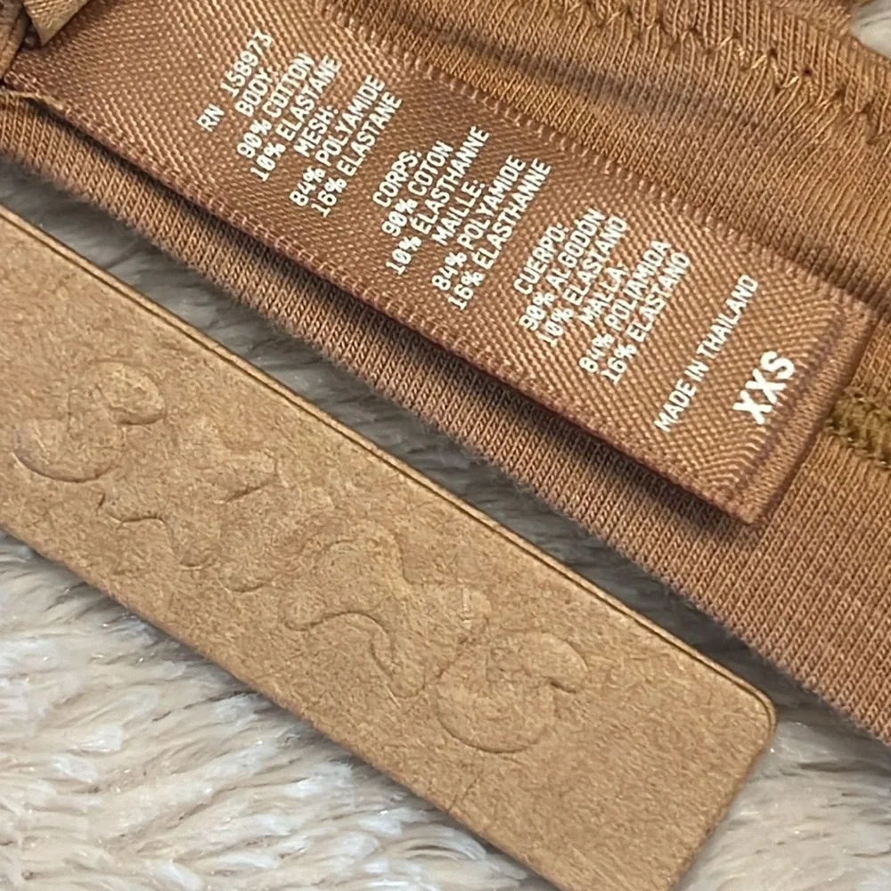 SKIMS Triangle Bralette - Picture 7 of 9